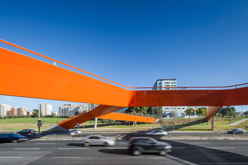 pedestrian-and-cycling-bridge-maximina-almeida-+-telmo-cruz-lisbon-designboom-02