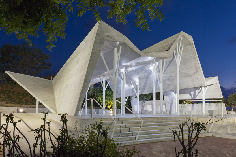 ron-shenkin-studio-open-sided-shelter-pardesia-isreal-designboom-02