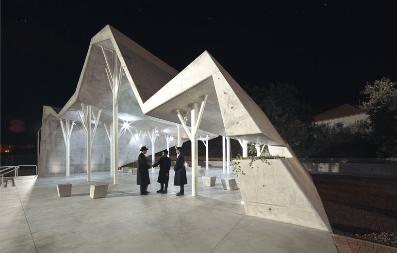 ron-shenkin-studio-open-sided-shelter-pardesia-isreal-designboom-02
