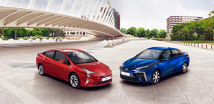 toyota-prius-hybrid-designboom-06