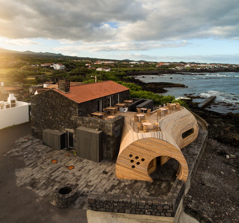FCC arquitectura juxtaposes old and new with distinctive portuguese bar extension