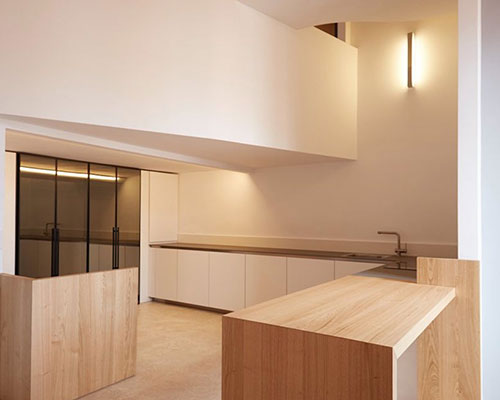 alessandro de sanctis redesigns apostoli loft in rome