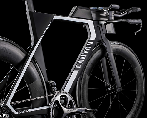canyon melds the details to design fully integrated triathlon road bike