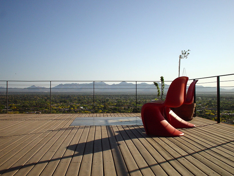 chen + suchart studio embed mummy mountain residence into a slope in arizona