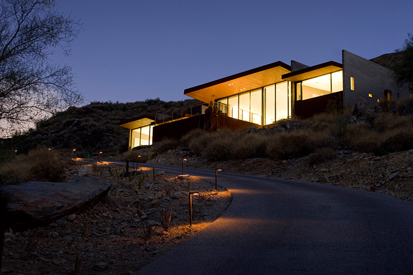 chen + suchart studio embed mummy mountain residence into a slope in arizona