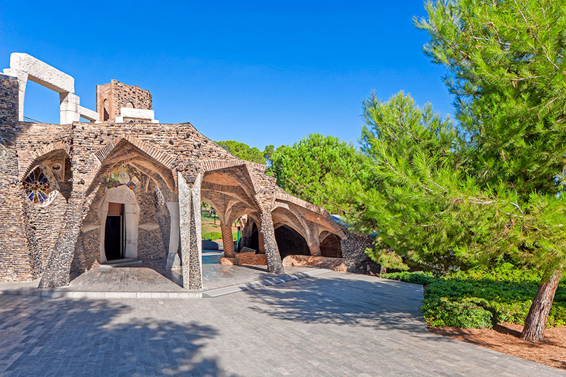 david cardelús photographs gaudí crypt near barcelona