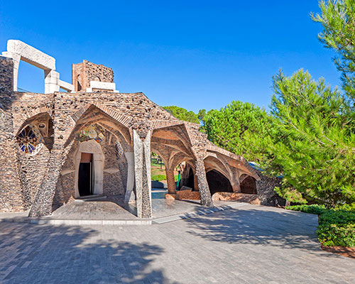 david cardelús photographs gaudí crypt near barcelona