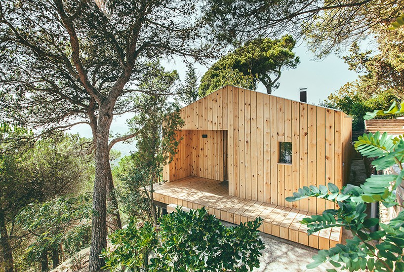 dom arquitectura perches energy efficient timber cabin on the spanish hillside