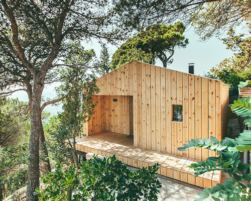 Dom Arquitectura Perches Energy Efficient Timber Cabin On The