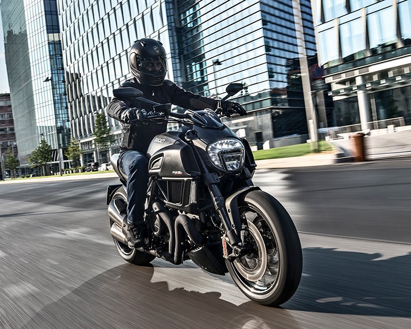 ducati-diavel-carbon-motorcycle-designboom-03