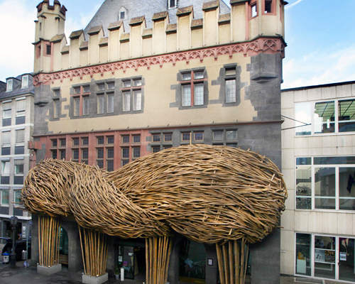 joko avianto wraps bamboo weaving across frankfurter kunstverein façade