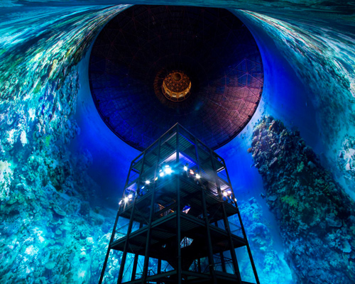 full-scale, 360° panorama of the great barrier reef surrounds visitors to the panometer