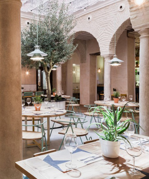 lucas y hernandez-gil architects gives andalusian courtyard a contemporary touch
