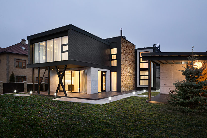 MAKHNO studio integrates texture and light in buddy's house