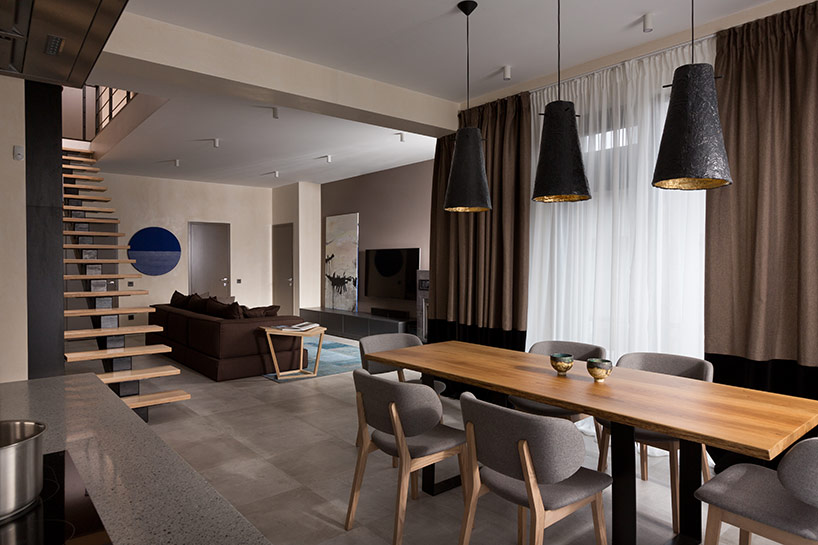 MAKHNO studio integrates texture and light in buddy's house