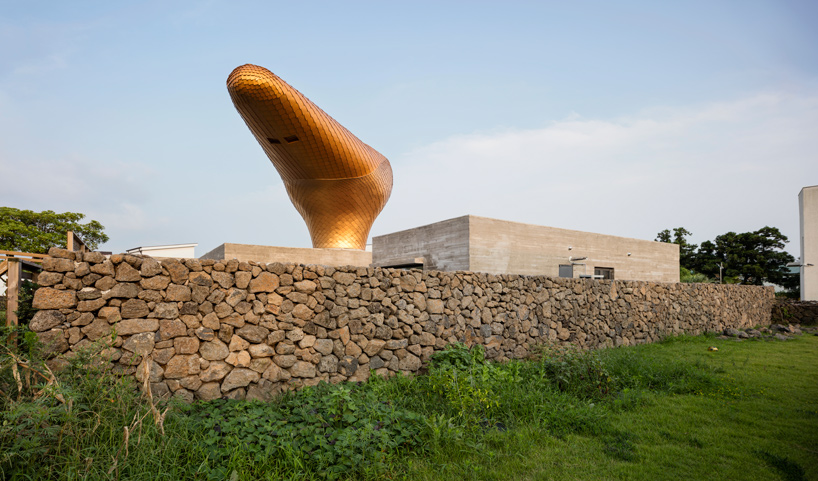 moon hoon installs a golden beak-shaped tower in korea