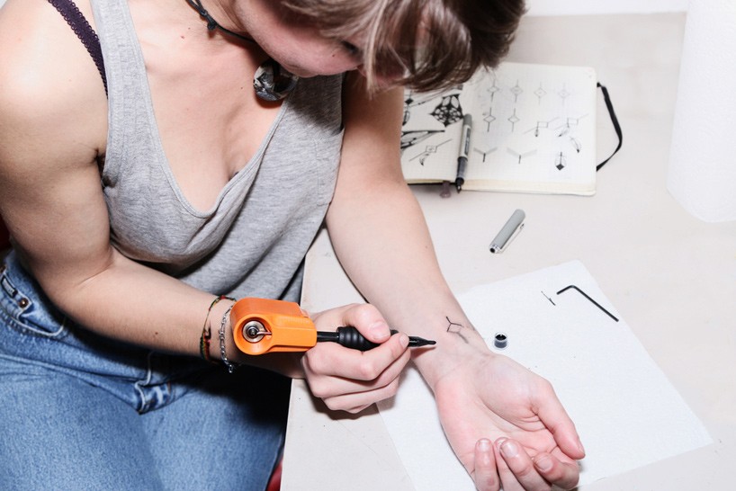 jakub pollág's personal tattoo machine lets you complete your own body art