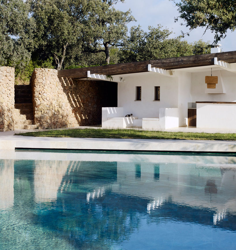 roz-barr-architects-pool-house-sierra-nevada-designboom-02