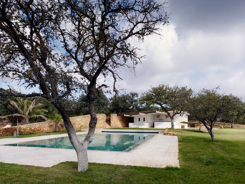 roz-barr-architects-pool-house-sierra-nevada-designboom-02