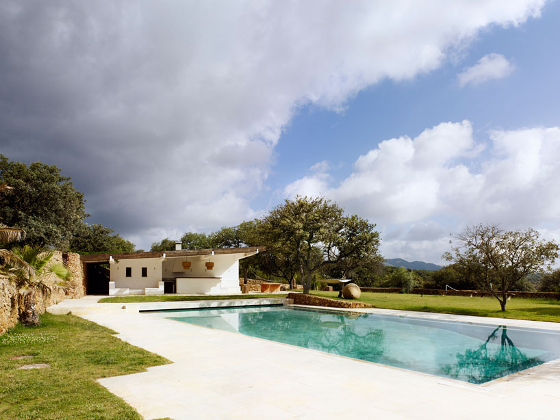 roz-barr-architects-pool-house-sierra-nevada-designboom-02