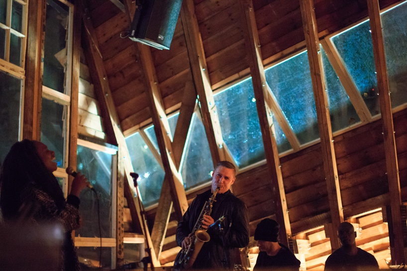 theaster-gates-sanctum-temple-church-bristol-designboom-05