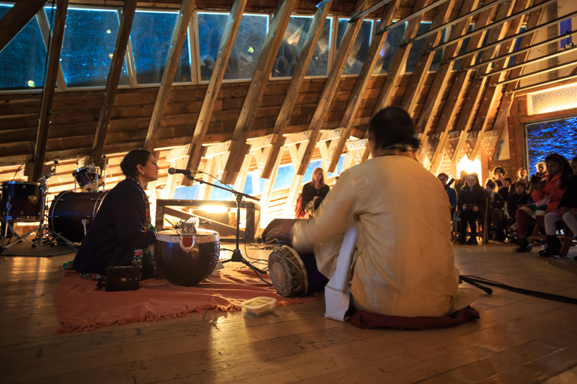 theaster-gates-sanctum-temple-church-bristol-designboom-07