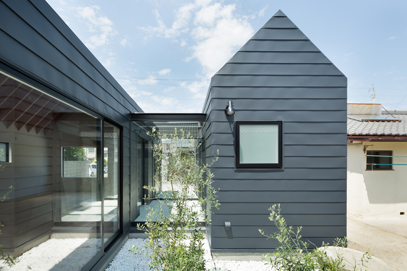 yasunari-tsukada-design-sanjo-hokusei-community-center-japan-designboom-02
