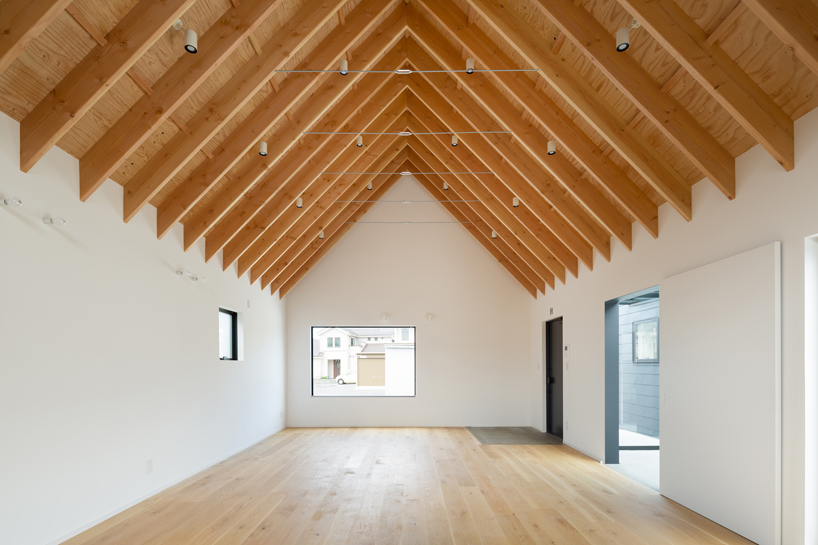 yasunari-tsukada-design-sanjo-hokusei-community-center-japan-designboom-02