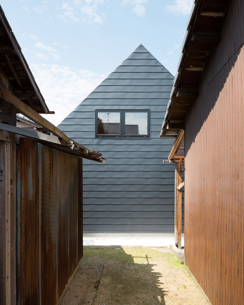 yasunari-tsukada-design-sanjo-hokusei-community-center-japan-designboom-02