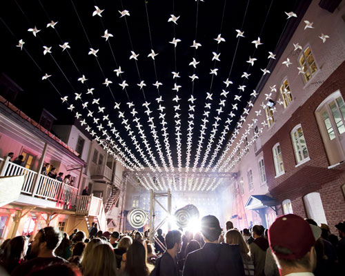 ADHOC architectes installs reflective paper windmill canopy in québec