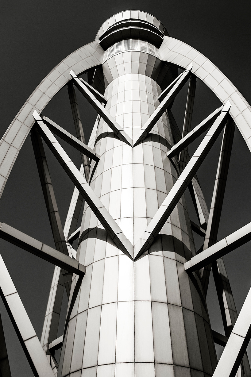 art-of-the-airport-tower-smithsonian-carolyn-russo-designboom-02