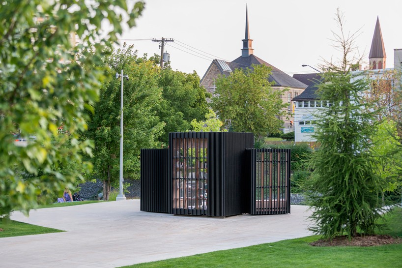 atelier kastelic buffey installs a miniature library in a toronto suburb