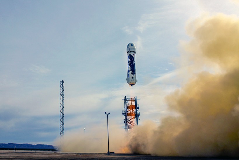 blue-origin-new-shepard-reusable-rocket-landing-designboom-04