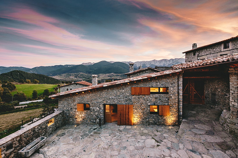 dom arquitectura completes contemporary renovation in cerdanya