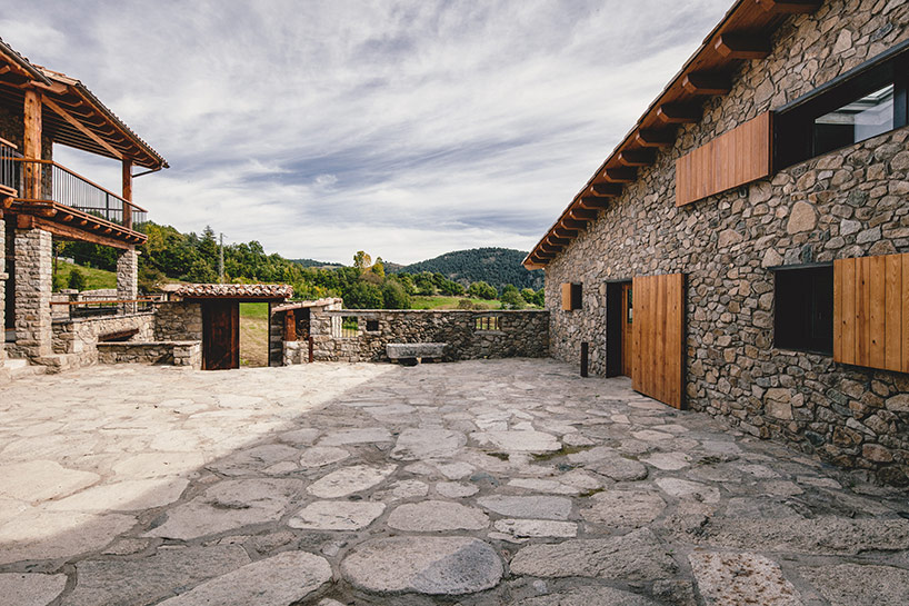 dom arquitectura completes contemporary renovation in cerdanya