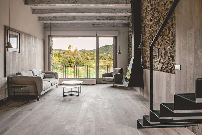 dom arquitectura completes contemporary renovation in cerdanya