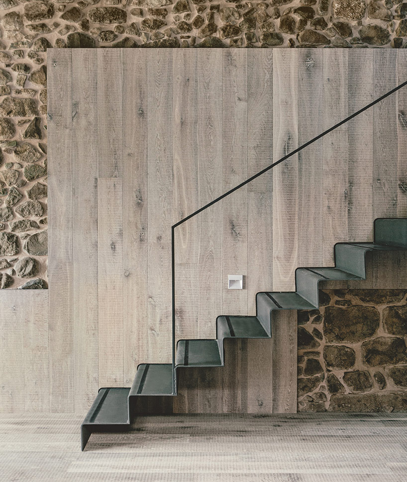 dom arquitectura completes contemporary renovation in cerdanya