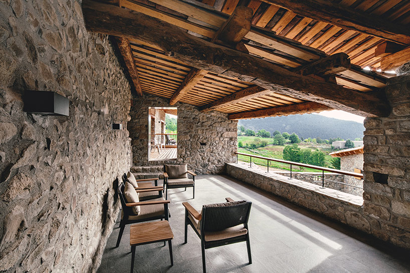 dom arquitectura completes contemporary renovation in cerdanya
