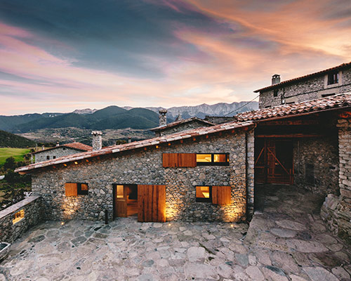 dom arquitectura completes contemporary renovation in cerdanya