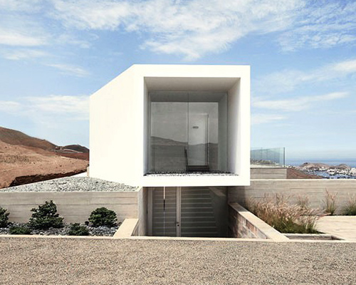 domenack arquitectos elevates poseidon house to offer views of the peruvian coastline