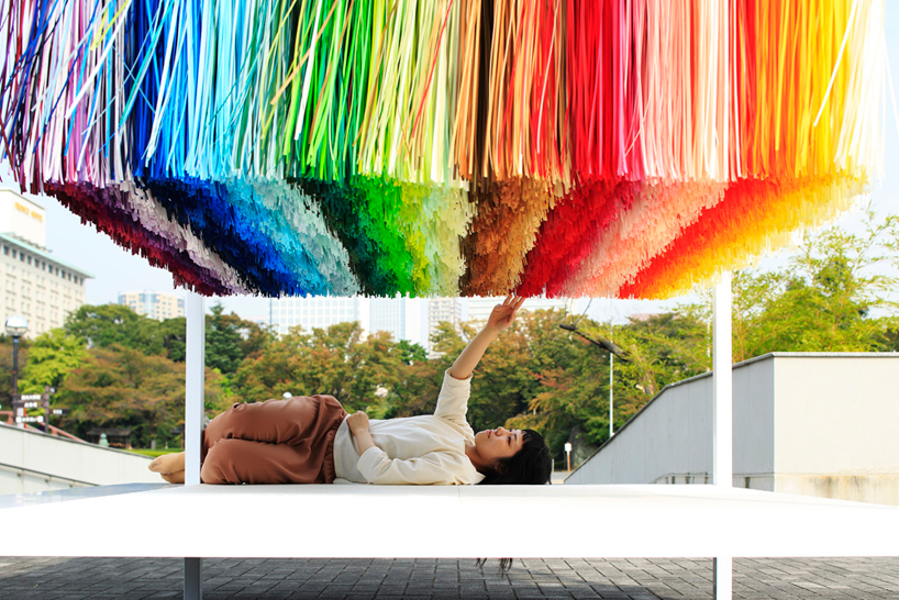 emmanuella-moureaux-100-colors-no-9-3.3m-installation-tokyo-designboom-02