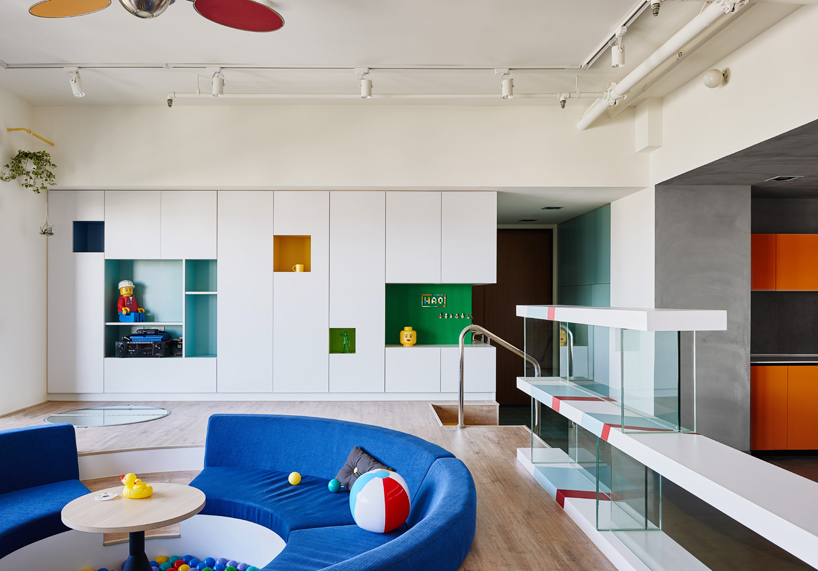 HAO design organizes apartment in taiwan around 'LEGO play pond'