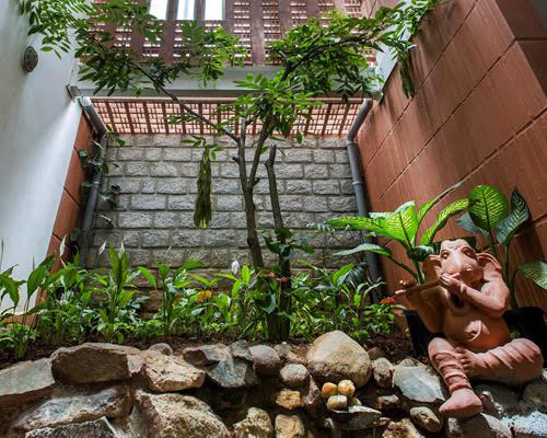 kham design builds prasanna nairs residence in bangalore