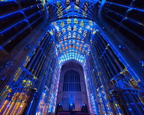 miguel chevalier projects immersive images on to king's college chapel in cambridge