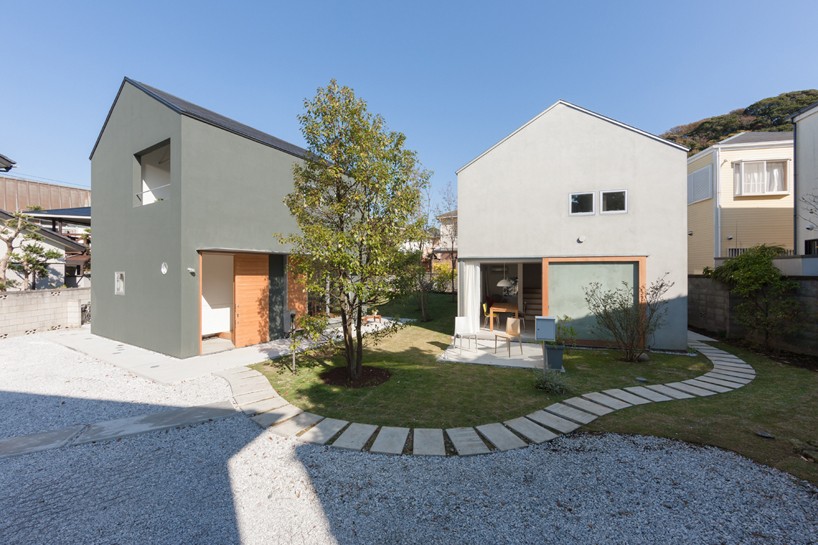 naoya kawabe arranges two japanese houses within garden plot