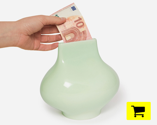 save banknotes and spare change with the nola money box