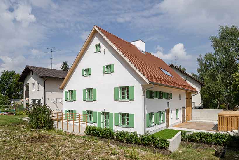 peter haimerl renovates shoemaker's farmhouse with contemporary cube
