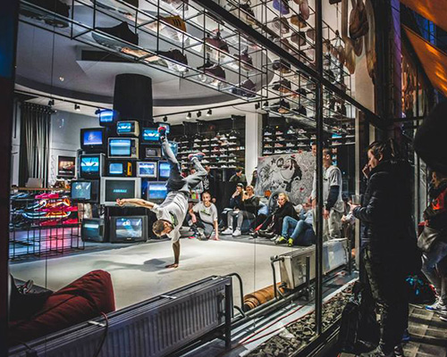 P-U-R-A designs hybrid sneaker showroom for footshop in prague