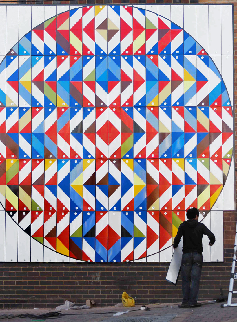 r1-hidden-trophy-reflective-chevron-street-signs-johannesburg-designboom-04