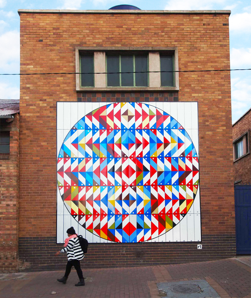 r1-hidden-trophy-reflective-chevron-street-signs-johannesburg-designboom-08
